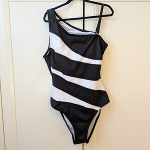 Cupshe Black and White Asymmetrical One Piece Swimsuit
